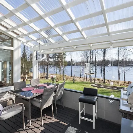 Daire Lakefront House With Sauna, Rovaniemi