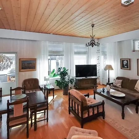 Lakefront House With Sauna, Appartement